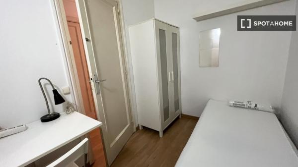 Zimmer in einer Wohngemeinschaft in Barcelona