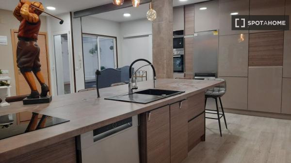 Se alquila habitación en piso compartido de 4 habitaciones, El Pilar