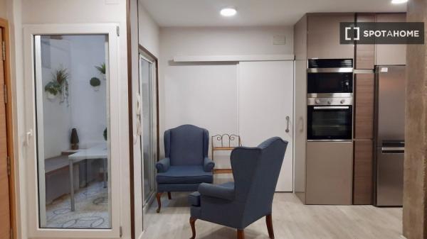 Se alquila habitación en piso compartido de 4 habitaciones, El Pilar