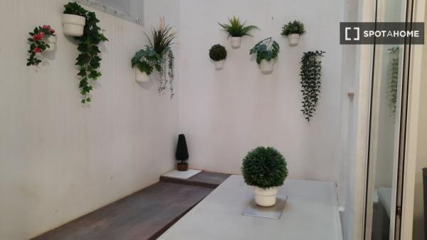 Se alquila habitación en piso compartido de 4 habitaciones, El Pilar