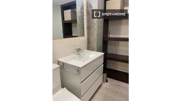 Se alquila habitación en piso compartido de 4 habitaciones, El Pilar