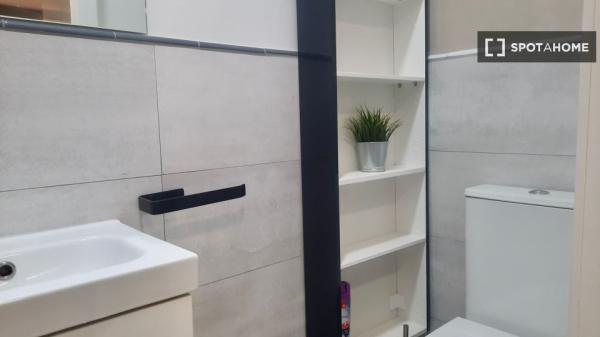 Se alquila habitación en piso compartido de 4 habitaciones, El Pilar