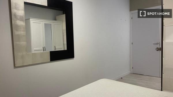 Se alquila habitación en piso compartido de 4 habitaciones, El Pilar