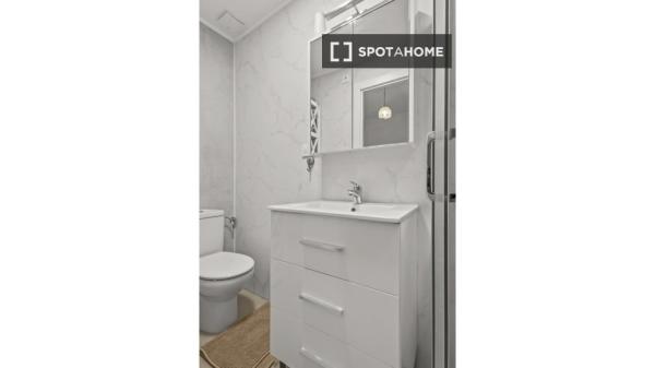 Apartamento de 2 dormitorios en alquiler en Santa Pola