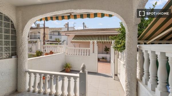 Apartamento de 2 dormitorios en alquiler en Santa Pola