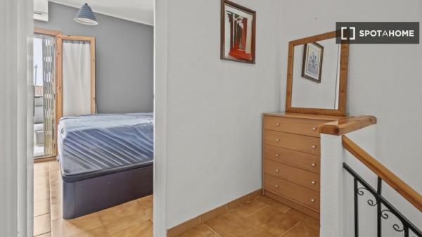 Apartamento de 2 dormitorios en alquiler en Santa Pola