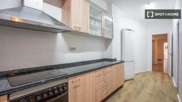 Chambre dans un appartement partagé de 8 chambres, Alicante