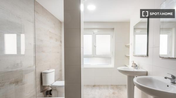 Chambre dans un appartement partagé de 8 chambres, Alicante