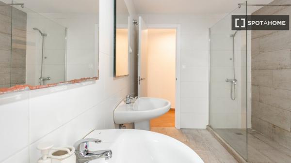 Chambre dans un appartement partagé de 8 chambres, Alicante