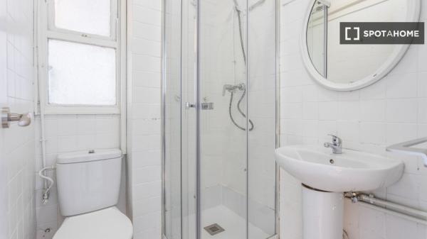 Chambre dans un appartement partagé de 8 chambres, Alicante