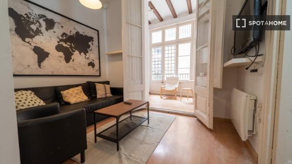 Habitación en piso de 9 habitaciones en alquiler en el Eixample, Barcelona