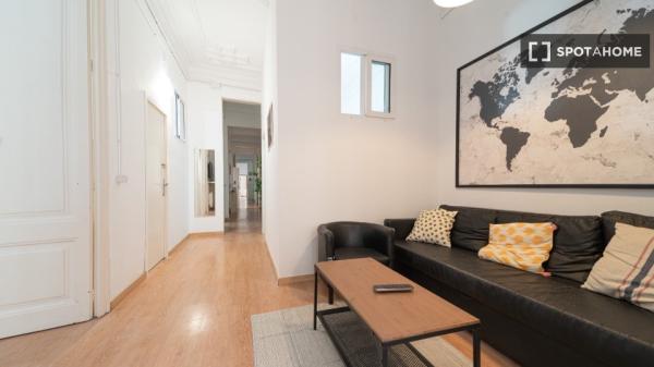 Habitación en piso de 9 habitaciones en alquiler en el Eixample, Barcelona