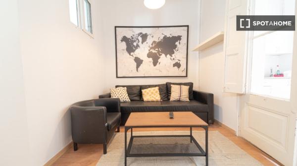 Habitación en piso de 9 habitaciones en alquiler en el Eixample, Barcelona