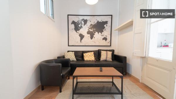 Habitación en piso de 9 habitaciones en alquiler en el Eixample, Barcelona