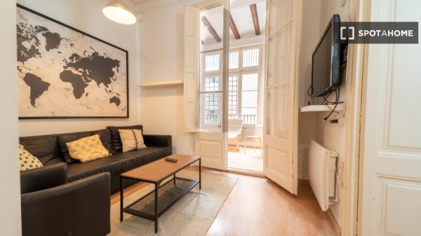 Habitación en piso de 9 habitaciones en alquiler en el Eixample, Barcelona