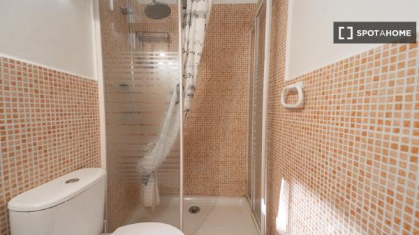 Habitación en piso de 9 habitaciones en alquiler en el Eixample, Barcelona