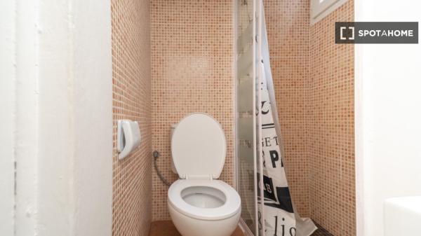 Habitación en piso de 9 habitaciones en alquiler en el Eixample, Barcelona