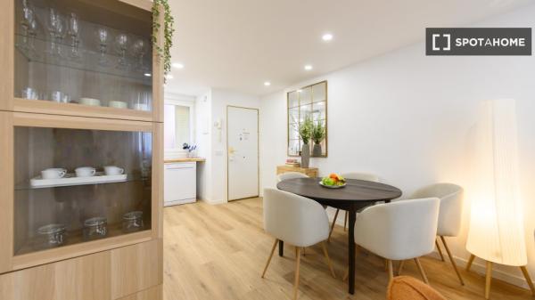 Piso de 3 dormitorios en Ventas, Madrid