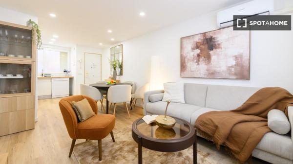 Piso de 3 dormitorios en Ventas, Madrid