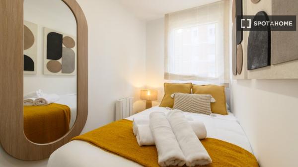 Piso de 3 dormitorios en Ventas, Madrid