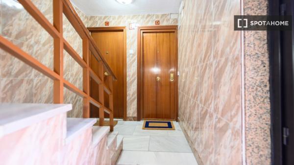 Piso de 3 dormitorios en Ventas, Madrid