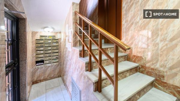 Piso de 3 dormitorios en Ventas, Madrid