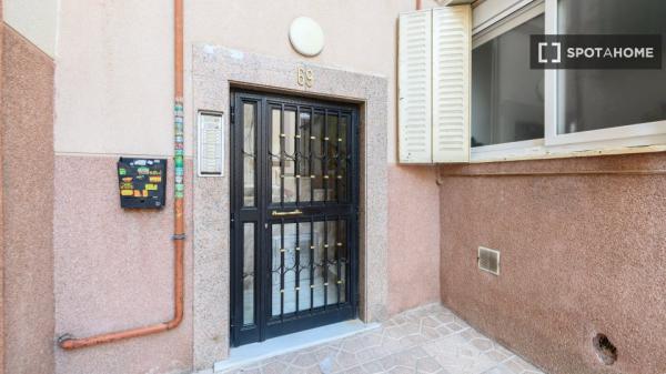 Piso de 3 dormitorios en Ventas, Madrid