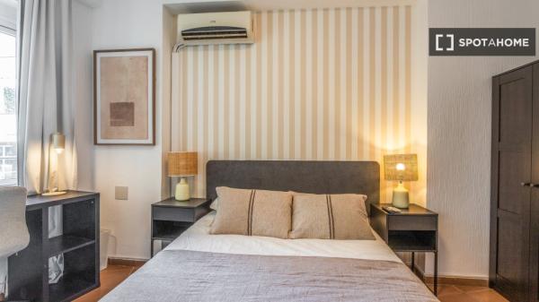 Chambre dans un appartement partagé de 8 chambres, Alicante