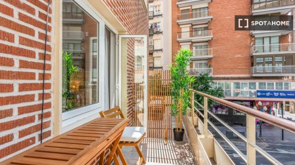 Chambre dans un appartement partagé de 8 chambres, Alicante