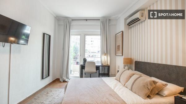 Chambre dans un appartement partagé de 8 chambres, Alicante