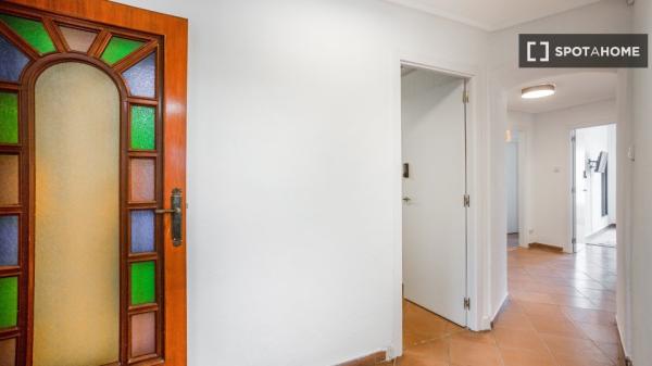 Chambre dans un appartement partagé de 8 chambres, Alicante