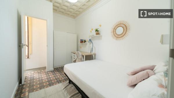 Chambre à louer dans une colocation de 14 chambres à El Raval