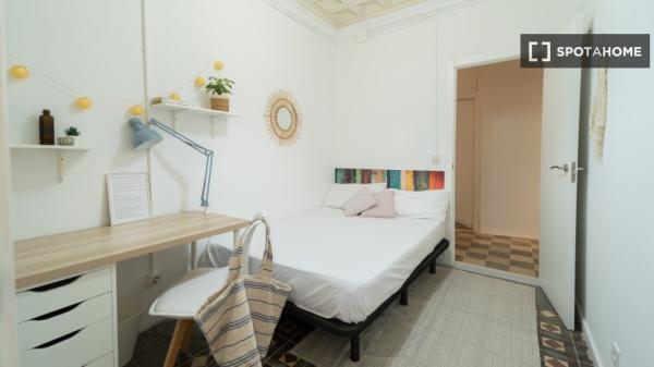 Chambre à louer dans une colocation de 14 chambres à El Raval