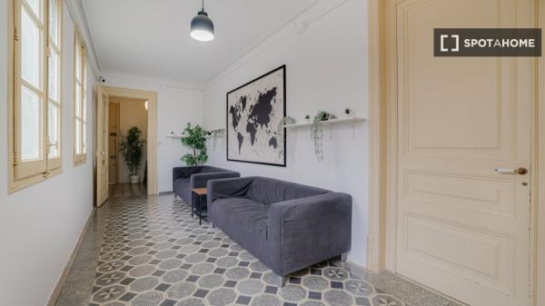 Chambre à louer dans une colocation de 14 chambres à El Raval