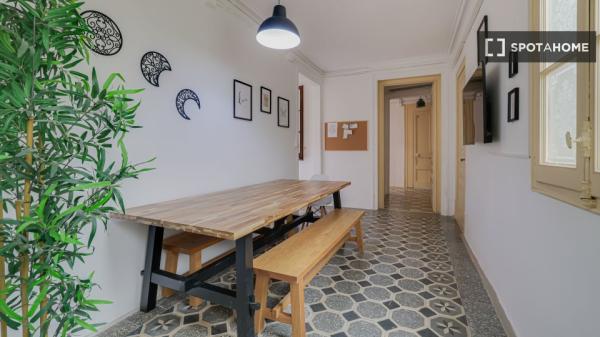 Chambre à louer dans une colocation de 14 chambres à El Raval
