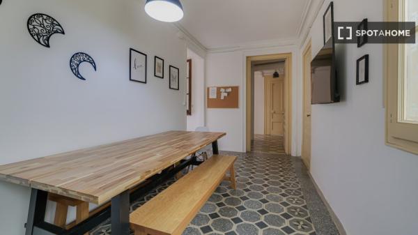 Chambre à louer dans une colocation de 14 chambres à El Raval