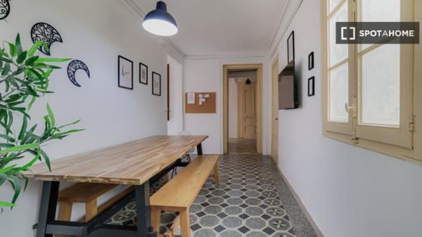 Chambre à louer dans une colocation de 14 chambres à El Raval