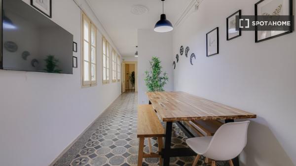 Chambre à louer dans une colocation de 14 chambres à El Raval
