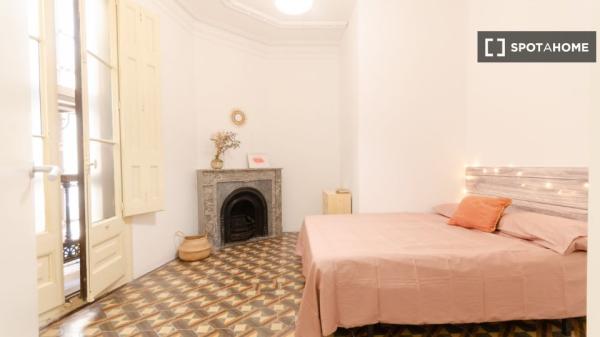 Chambre à louer dans une colocation de 14 chambres à El Raval