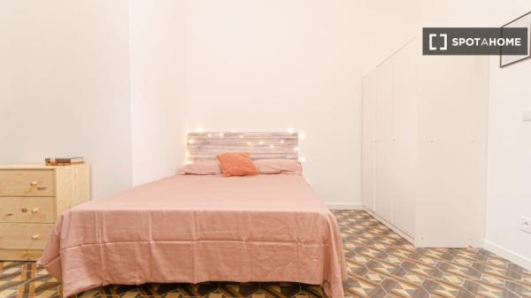 Chambre à louer dans une colocation de 14 chambres à El Raval