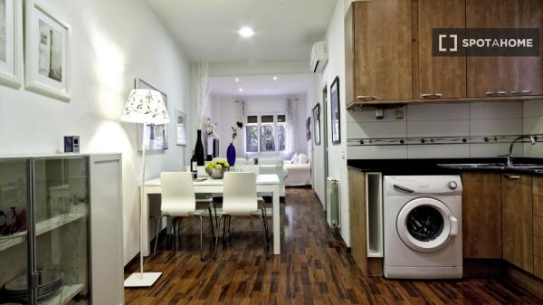 Piso de 2 habitaciones en alquiler en Sant Antoni, Barcelona.