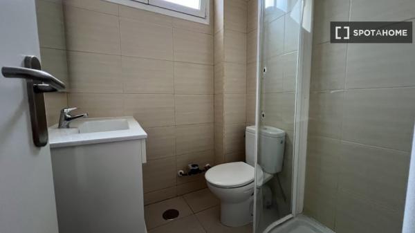 Habitación en piso compartido en madrid.