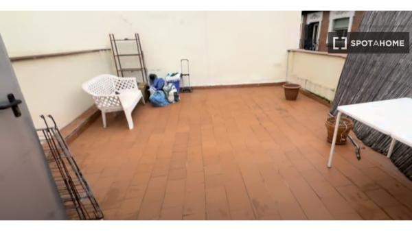 Habitación en piso compartido en madrid.