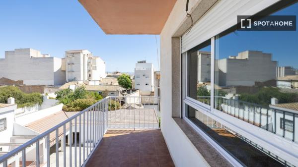 Piso de 4 habitaciones en alquiler en Atarfe, Granada