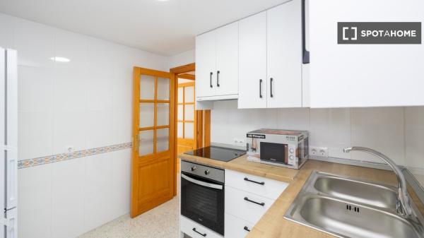 Piso de 4 habitaciones en alquiler en Atarfe, Granada