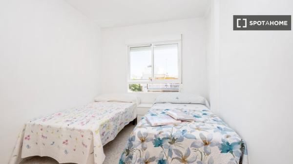 Piso de 4 habitaciones en alquiler en Atarfe, Granada