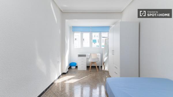 Zimmer in einer 5-Zimmer-WG in Mont-Olivet zu vermieten