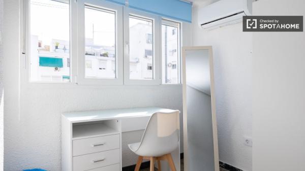 Zimmer in einer 5-Zimmer-WG in Mont-Olivet zu vermieten