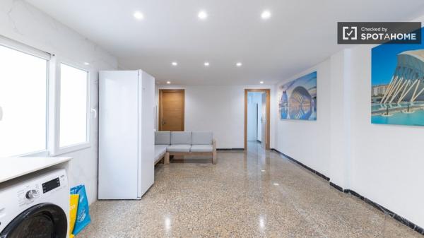 Zimmer in einer 5-Zimmer-WG in Mont-Olivet zu vermieten