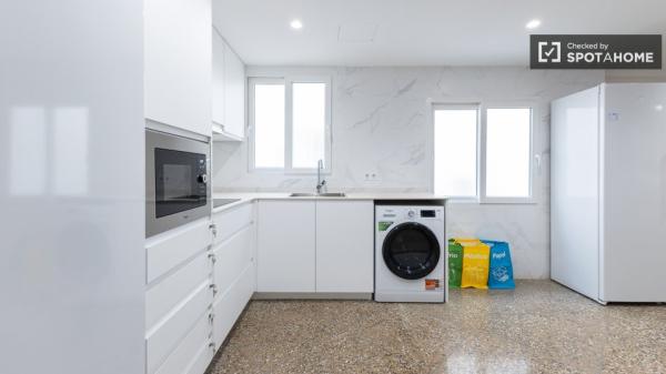 Zimmer in einer 5-Zimmer-WG in Mont-Olivet zu vermieten